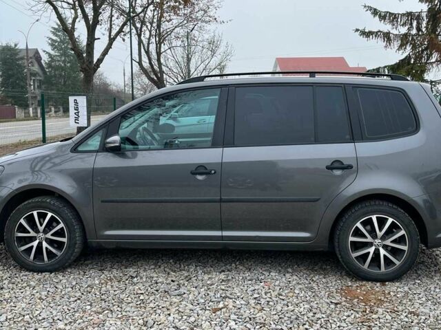 Серый Фольксваген Туран, объемом двигателя 1.6 л и пробегом 244 тыс. км за 9999 $, фото 3 на Automoto.ua