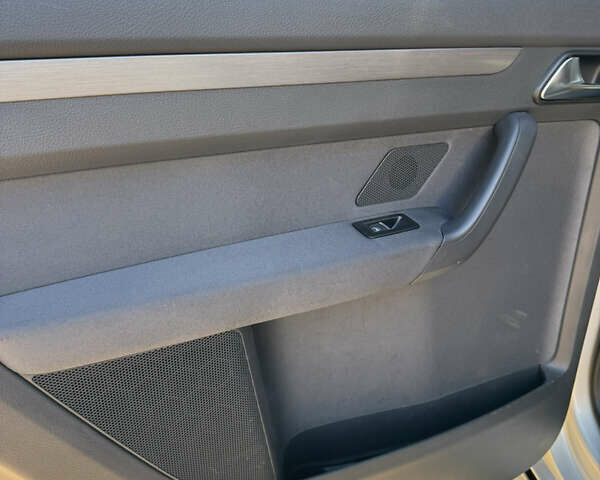 Сірий Фольксваген Туран, об'ємом двигуна 2 л та пробігом 346 тис. км за 12800 $, фото 43 на Automoto.ua