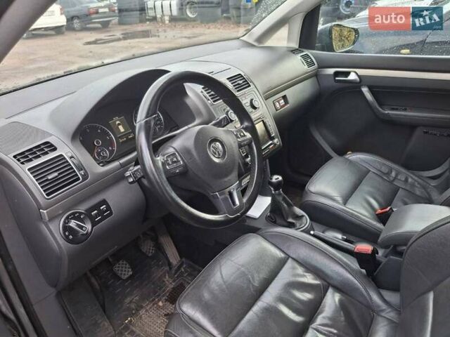 Серый Фольксваген Туран, объемом двигателя 2 л и пробегом 220 тыс. км за 11800 $, фото 9 на Automoto.ua