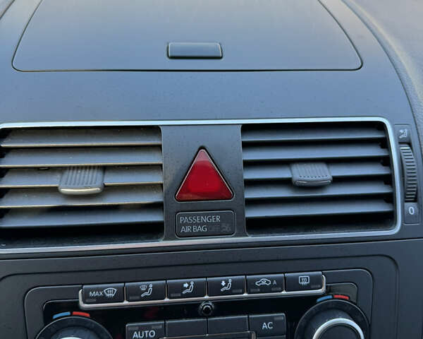 Сірий Фольксваген Туран, об'ємом двигуна 2 л та пробігом 346 тис. км за 12800 $, фото 26 на Automoto.ua