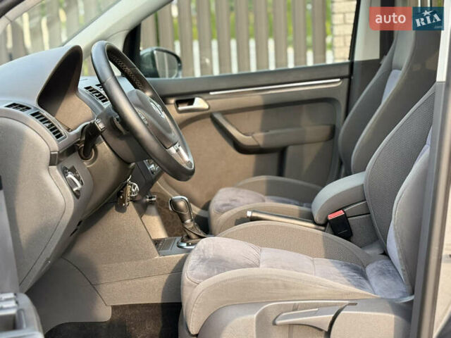 Сірий Фольксваген Туран, об'ємом двигуна 1.4 л та пробігом 217 тис. км за 9750 $, фото 34 на Automoto.ua