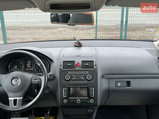 Серый Фольксваген Туран, объемом двигателя 1.6 л и пробегом 244 тыс. км за 9999 $, фото 10 на Automoto.ua