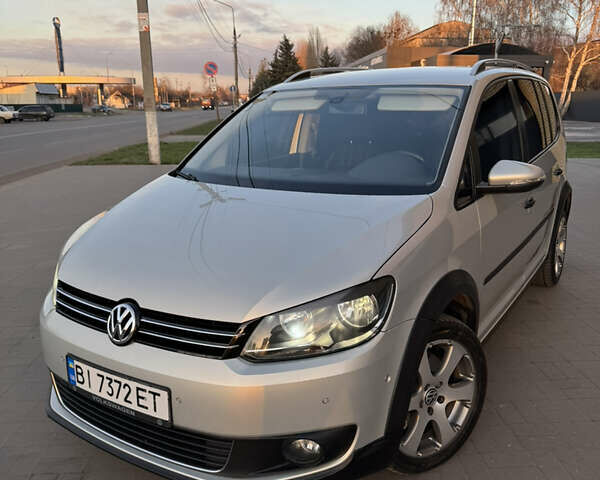 Сірий Фольксваген Туран, об'ємом двигуна 2 л та пробігом 346 тис. км за 12800 $, фото 4 на Automoto.ua
