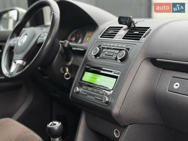 Серый Фольксваген Туран, объемом двигателя 1.6 л и пробегом 287 тыс. км за 9500 $, фото 11 на Automoto.ua