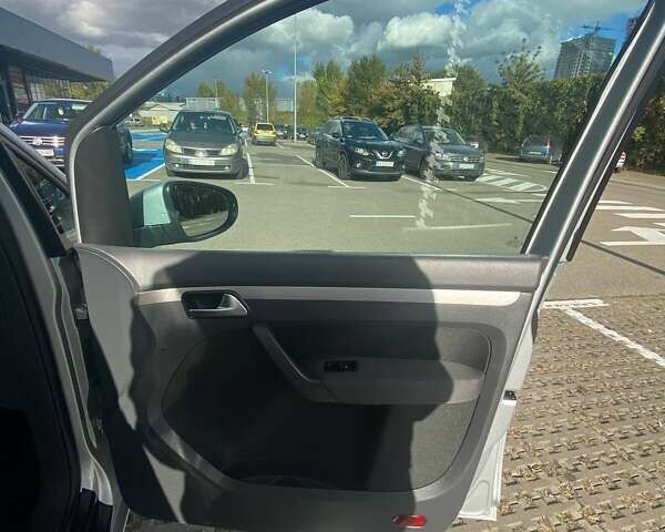 Серый Фольксваген Туран, объемом двигателя 1.6 л и пробегом 250 тыс. км за 10750 $, фото 15 на Automoto.ua