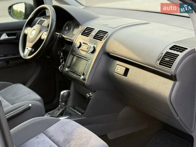 Сірий Фольксваген Туран, об'ємом двигуна 1.4 л та пробігом 217 тис. км за 9750 $, фото 30 на Automoto.ua