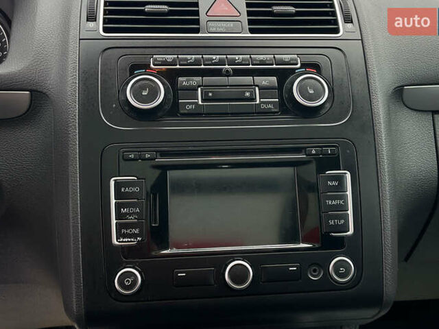 Серый Фольксваген Туран, объемом двигателя 1.6 л и пробегом 244 тыс. км за 9999 $, фото 13 на Automoto.ua