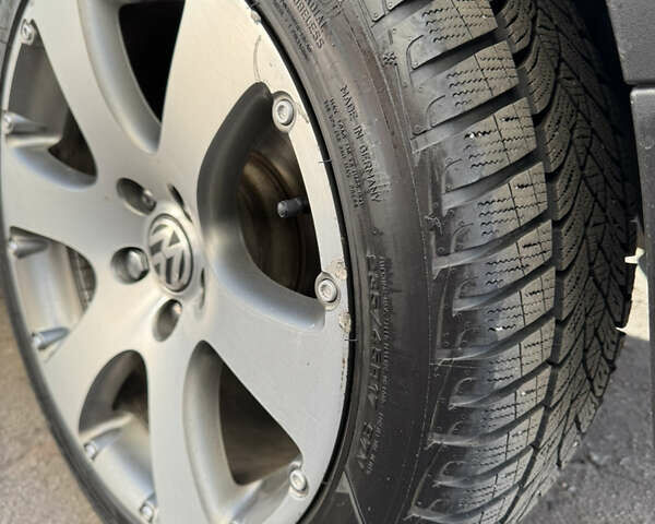 Сірий Фольксваген Туран, об'ємом двигуна 2 л та пробігом 346 тис. км за 12800 $, фото 64 на Automoto.ua