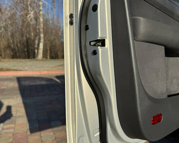 Сірий Фольксваген Туран, об'ємом двигуна 2 л та пробігом 346 тис. км за 12800 $, фото 51 на Automoto.ua