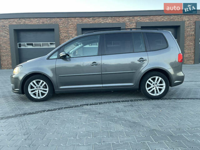 Серый Фольксваген Туран, объемом двигателя 1.6 л и пробегом 331 тыс. км за 8700 $, фото 2 на Automoto.ua