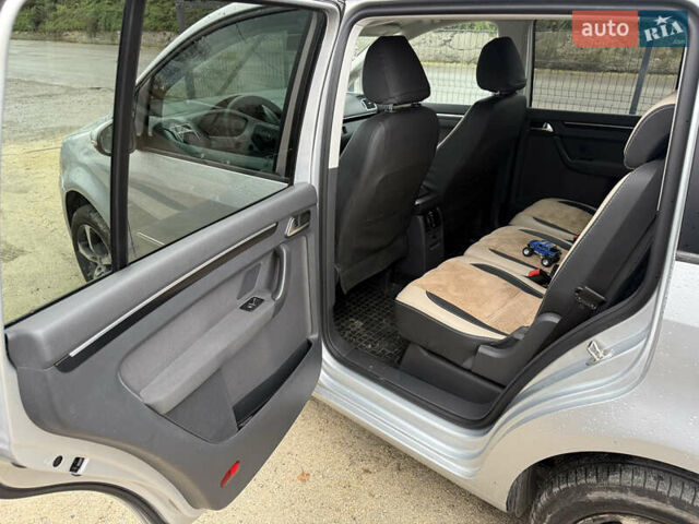 Серый Фольксваген Туран, объемом двигателя 1.4 л и пробегом 300 тыс. км за 7000 $, фото 16 на Automoto.ua