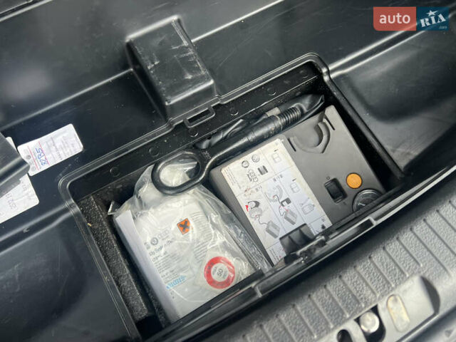 Сірий Фольксваген Туран, об'ємом двигуна 2 л та пробігом 176 тис. км за 12600 $, фото 110 на Automoto.ua