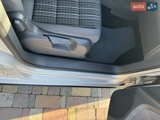 Сірий Фольксваген Туран, об'ємом двигуна 2 л та пробігом 346 тис. км за 12800 $, фото 56 на Automoto.ua