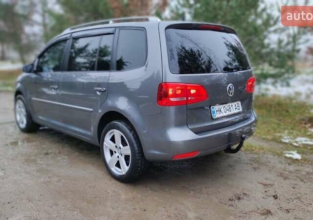 Серый Фольксваген Туран, объемом двигателя 1.6 л и пробегом 302 тыс. км за 10550 $, фото 3 на Automoto.ua