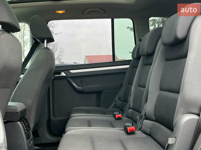 Серый Фольксваген Туран, объемом двигателя 1.6 л и пробегом 244 тыс. км за 9999 $, фото 22 на Automoto.ua