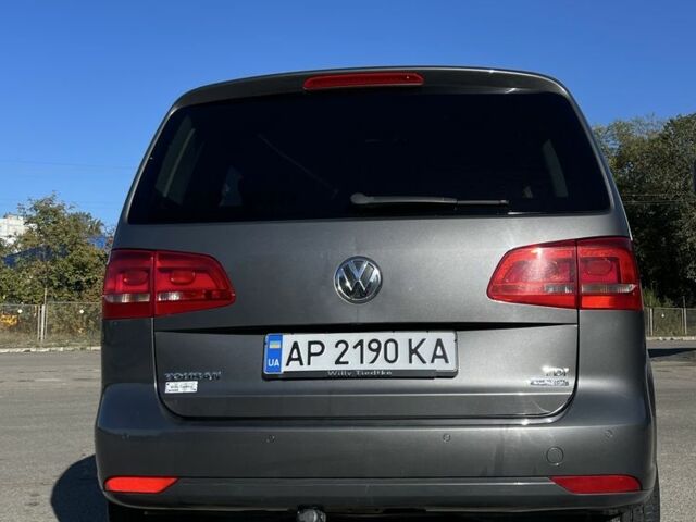 Серый Фольксваген Туран, объемом двигателя 1.6 л и пробегом 301 тыс. км за 9000 $, фото 3 на Automoto.ua