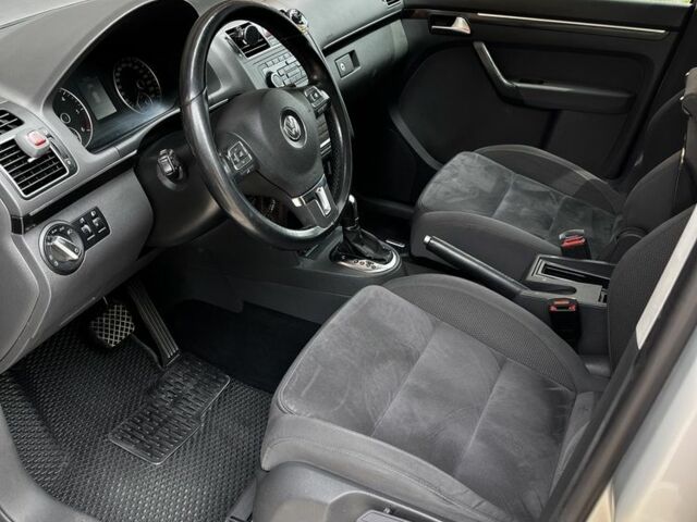 Серый Фольксваген Туран, объемом двигателя 1.6 л и пробегом 246 тыс. км за 9500 $, фото 12 на Automoto.ua