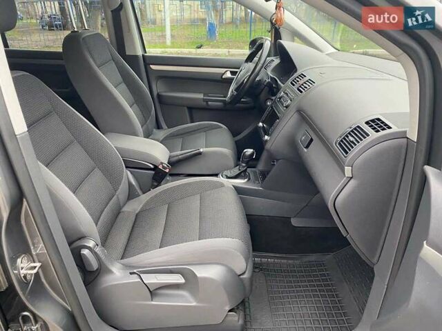 Серый Фольксваген Туран, объемом двигателя 1.39 л и пробегом 174 тыс. км за 10200 $, фото 31 на Automoto.ua