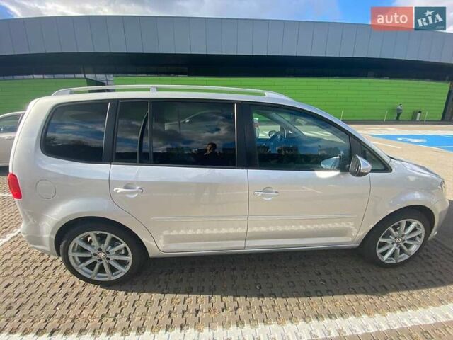 Серый Фольксваген Туран, объемом двигателя 1.6 л и пробегом 250 тыс. км за 10750 $, фото 3 на Automoto.ua