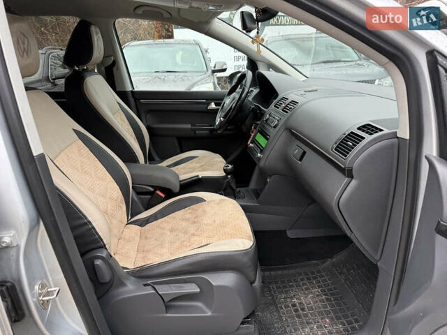 Серый Фольксваген Туран, объемом двигателя 1.4 л и пробегом 300 тыс. км за 7000 $, фото 12 на Automoto.ua