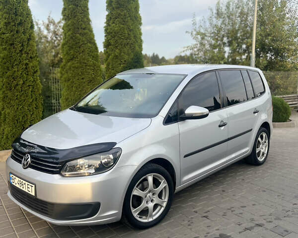 Серый Фольксваген Туран, объемом двигателя 1.6 л и пробегом 262 тыс. км за 8800 $, фото 1 на Automoto.ua