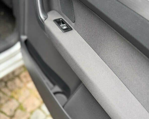 Серый Фольксваген Туран, объемом двигателя 1.6 л и пробегом 245 тыс. км за 10200 $, фото 13 на Automoto.ua