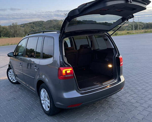 Серый Фольксваген Туран, объемом двигателя 1.6 л и пробегом 331 тыс. км за 8700 $, фото 38 на Automoto.ua