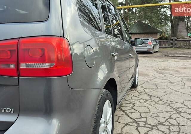 Серый Фольксваген Туран, объемом двигателя 1.6 л и пробегом 256 тыс. км за 8900 $, фото 29 на Automoto.ua