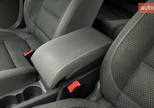 Сірий Фольксваген Туран, об'ємом двигуна 1.97 л та пробігом 200 тис. км за 11950 $, фото 29 на Automoto.ua