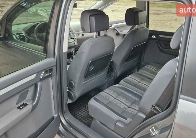 Серый Фольксваген Туран, объемом двигателя 1.6 л и пробегом 256 тыс. км за 8900 $, фото 40 на Automoto.ua