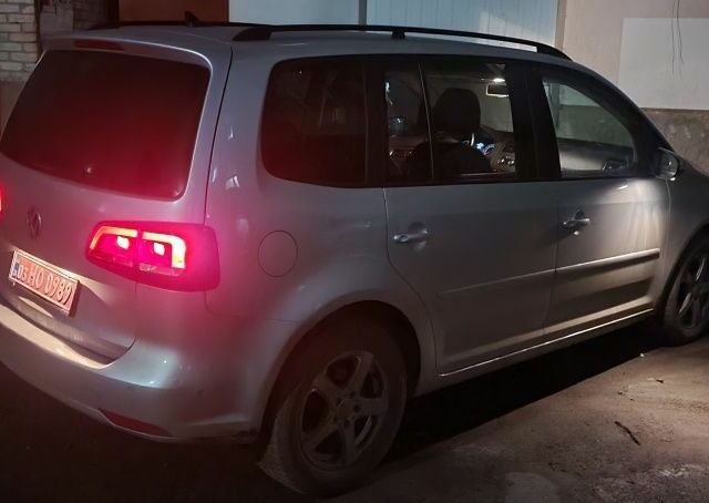 Серый Фольксваген Туран, объемом двигателя 0 л и пробегом 288 тыс. км за 9999 $, фото 4 на Automoto.ua