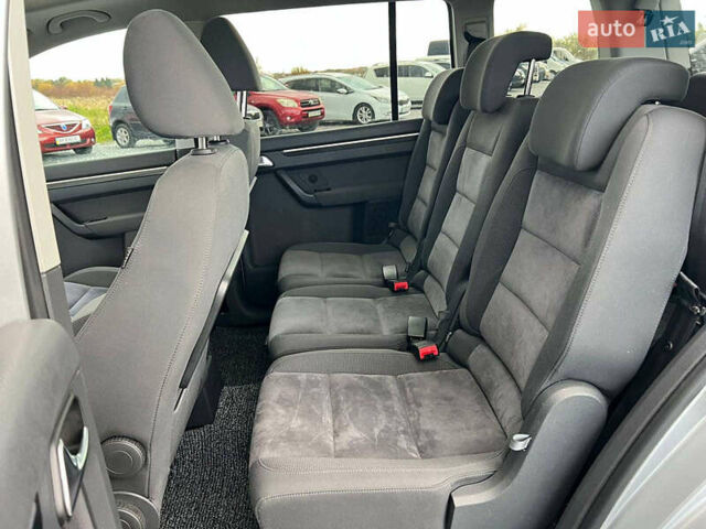 Сірий Фольксваген Туран, об'ємом двигуна 1.6 л та пробігом 269 тис. км за 10990 $, фото 36 на Automoto.ua