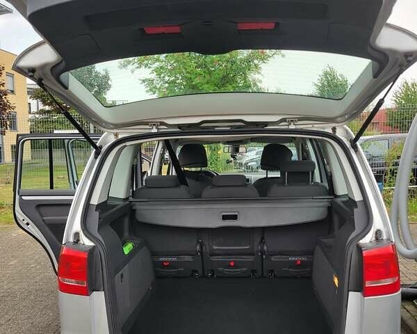 Серый Фольксваген Туран, объемом двигателя 1.6 л и пробегом 367 тыс. км за 10454 $, фото 10 на Automoto.ua