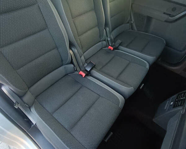 Сірий Фольксваген Туран, об'ємом двигуна 1.6 л та пробігом 271 тис. км за 9750 $, фото 25 на Automoto.ua