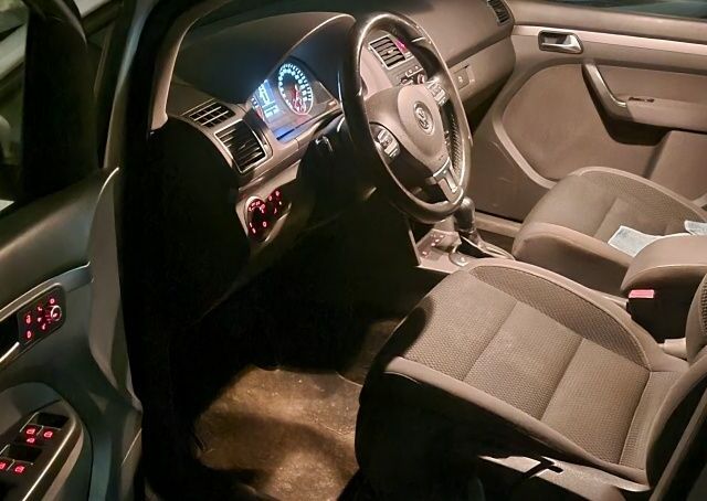 Серый Фольксваген Туран, объемом двигателя 0 л и пробегом 288 тыс. км за 9999 $, фото 5 на Automoto.ua