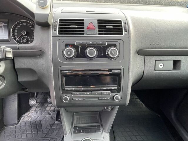 Сірий Фольксваген Туран, об'ємом двигуна 2 л та пробігом 261 тис. км за 10000 $, фото 18 на Automoto.ua