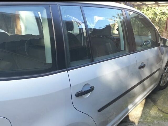 Серый Фольксваген Туран, объемом двигателя 1.4 л и пробегом 200 тыс. км за 12880 $, фото 3 на Automoto.ua