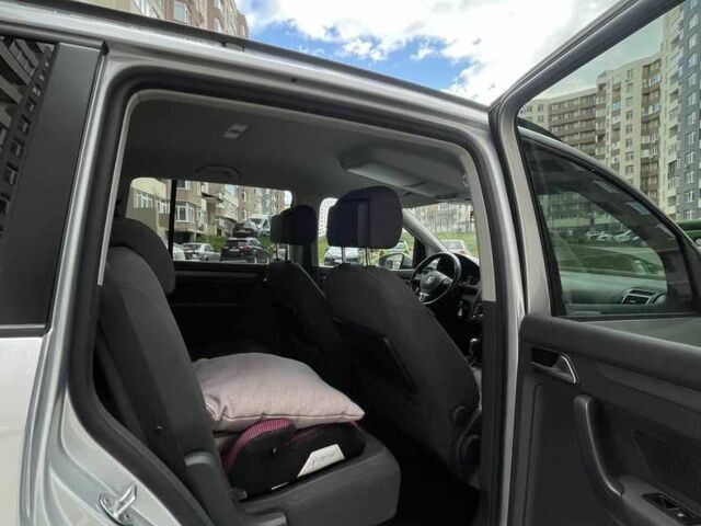 Серый Фольксваген Туран, объемом двигателя 1.6 л и пробегом 290 тыс. км за 9900 $, фото 6 на Automoto.ua