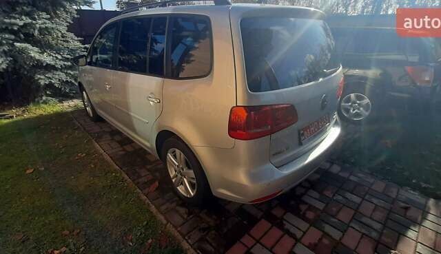 Серый Фольксваген Туран, объемом двигателя 1.6 л и пробегом 223 тыс. км за 11600 $, фото 2 на Automoto.ua