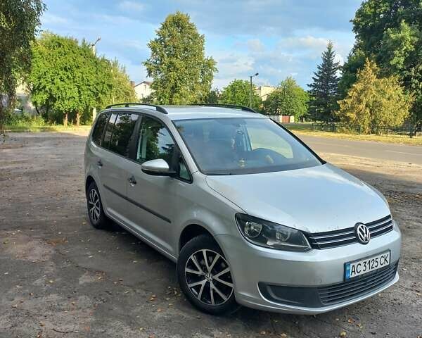 Сірий Фольксваген Туран, об'ємом двигуна 1.6 л та пробігом 390 тис. км за 10200 $, фото 1 на Automoto.ua