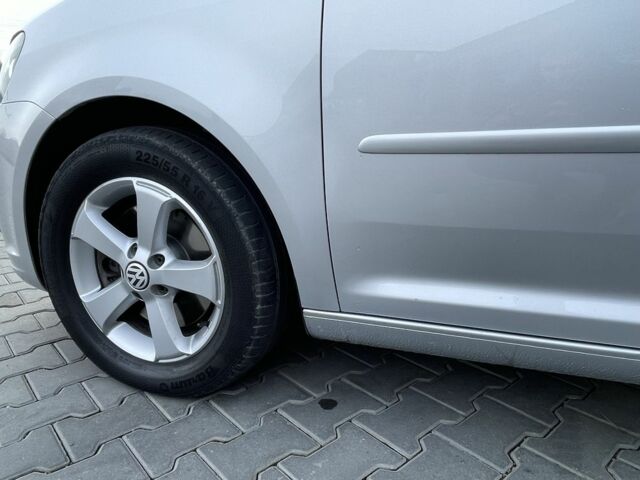 Сірий Фольксваген Туран, об'ємом двигуна 2 л та пробігом 261 тис. км за 10000 $, фото 5 на Automoto.ua