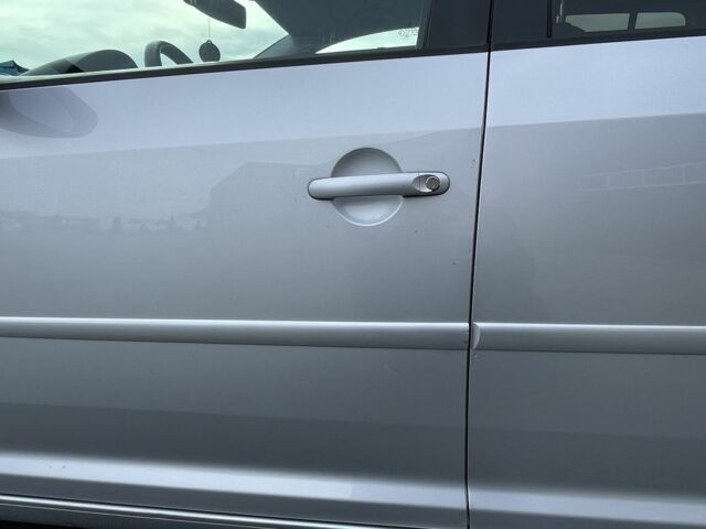 Сірий Фольксваген Туран, об'ємом двигуна 2 л та пробігом 261 тис. км за 10000 $, фото 6 на Automoto.ua