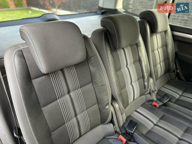 Серый Фольксваген Туран, объемом двигателя 1.6 л и пробегом 232 тыс. км за 11250 $, фото 60 на Automoto.ua