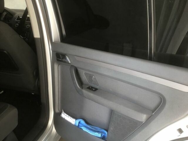 Серый Фольксваген Туран, объемом двигателя 1.6 л и пробегом 260 тыс. км за 11000 $, фото 13 на Automoto.ua