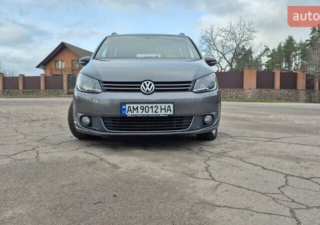 Серый Фольксваген Туран, объемом двигателя 1.6 л и пробегом 256 тыс. км за 8900 $, фото 5 на Automoto.ua