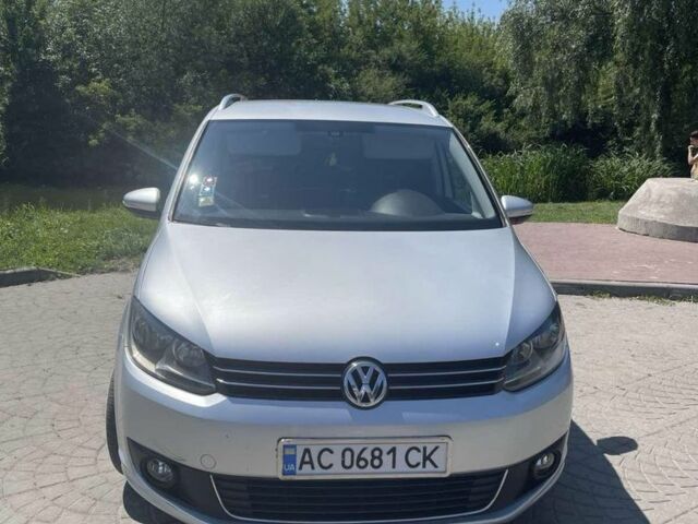 Серый Фольксваген Туран, объемом двигателя 1.6 л и пробегом 260 тыс. км за 11000 $, фото 3 на Automoto.ua