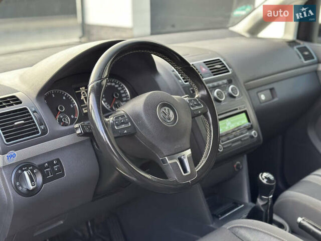 Серый Фольксваген Туран, объемом двигателя 1.6 л и пробегом 232 тыс. км за 11250 $, фото 31 на Automoto.ua