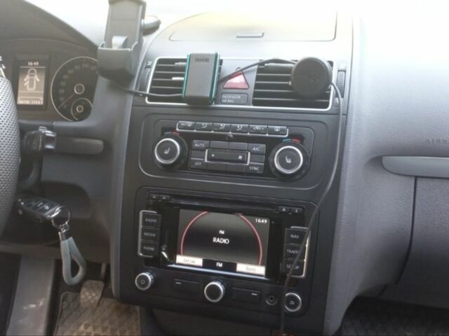 Серый Фольксваген Туран, объемом двигателя 1.4 л и пробегом 200 тыс. км за 12880 $, фото 4 на Automoto.ua