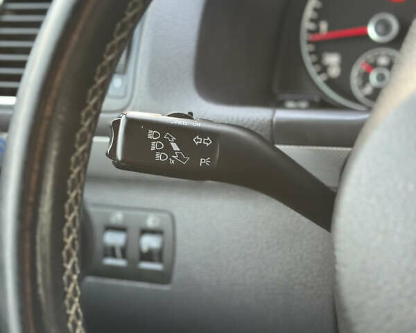 Серый Фольксваген Туран, объемом двигателя 1.6 л и пробегом 232 тыс. км за 11250 $, фото 37 на Automoto.ua