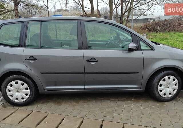 Серый Фольксваген Туран, объемом двигателя 1.6 л и пробегом 315 тыс. км за 10700 $, фото 18 на Automoto.ua